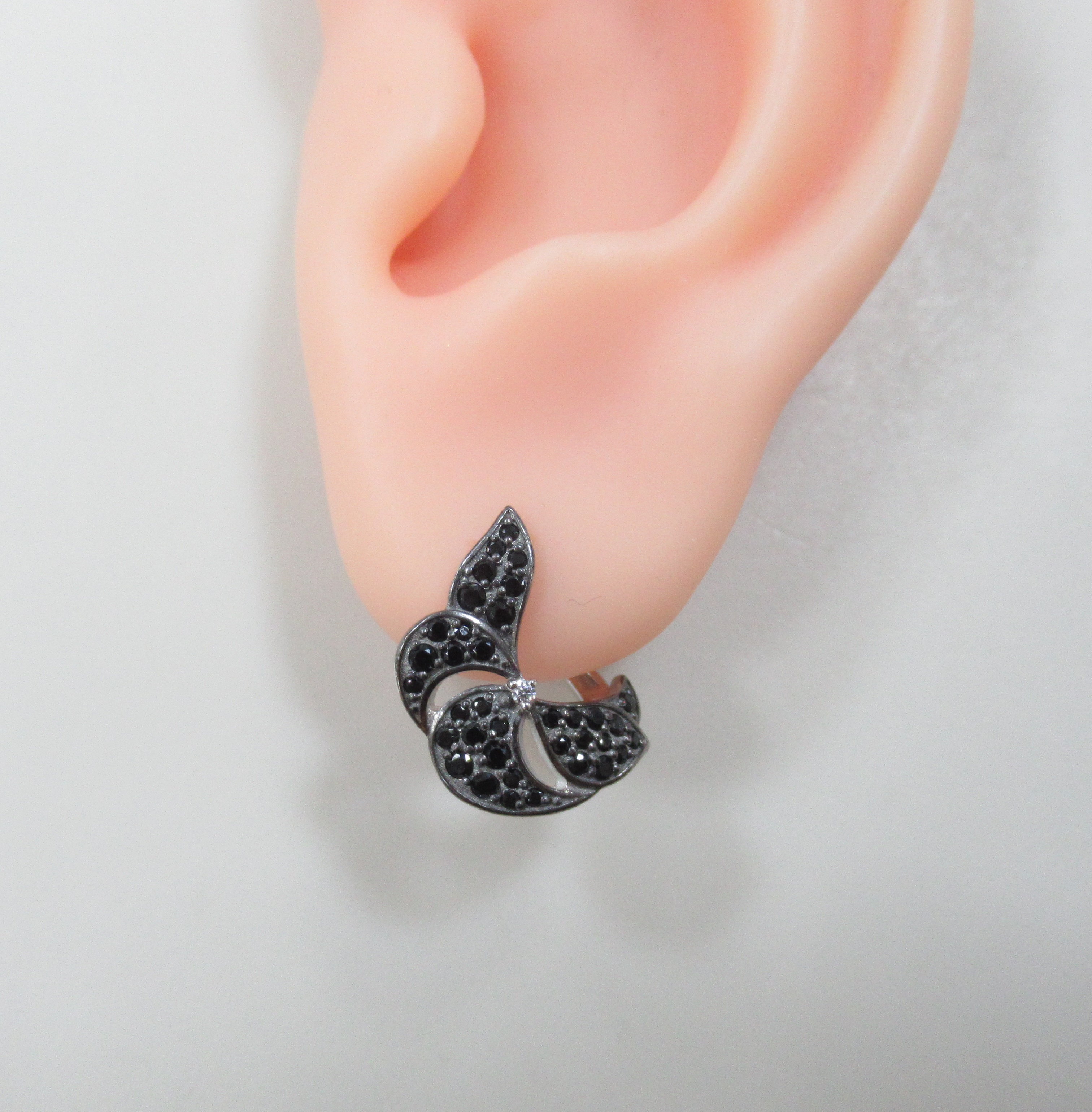 Серебряные серьги со шпинелью